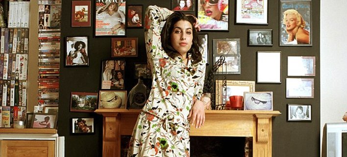 Μια άλλη Ειμι Γουάϊνχάουζ – Προσωπικά αντικείμενα και άγνωστες πτυχές της ζωής της σε μια έκθεση [εικόνες]  | iefimerida.gr 8