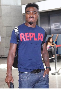 O Ολυμπιακός αναχώρησε για Βελιγράδι με την νέα REPLAY casual ενδυμασία της σεζόν 2017/2018 [εικόνες] | iefimerida.gr 5