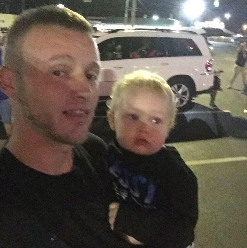 «Κρεμάστε τον!»: Οργή για τον 32χρονο που βίασε το 10 μηνών αγγελούδι της συντρόφου του και το άφησε να πεθάνει [εικόνες]  | iefimerida.gr 7