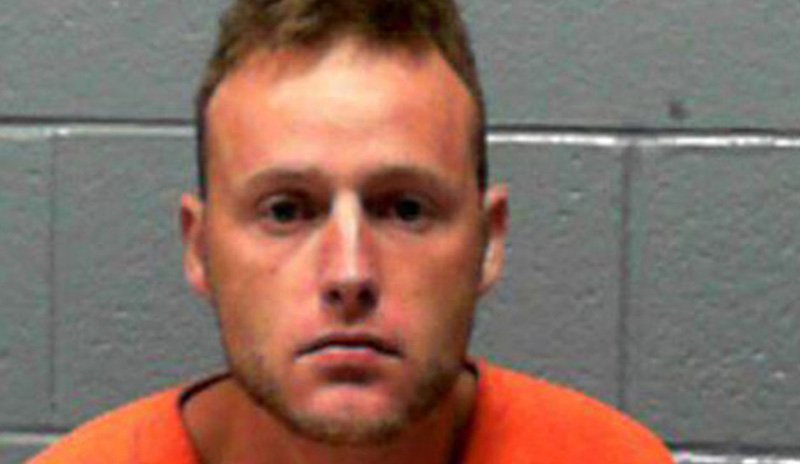 «Κρεμάστε τον!»: Οργή για τον 32χρονο που βίασε το 10 μηνών αγγελούδι της συντρόφου του και το άφησε να πεθάνει [εικόνες]  | iefimerida.gr 2