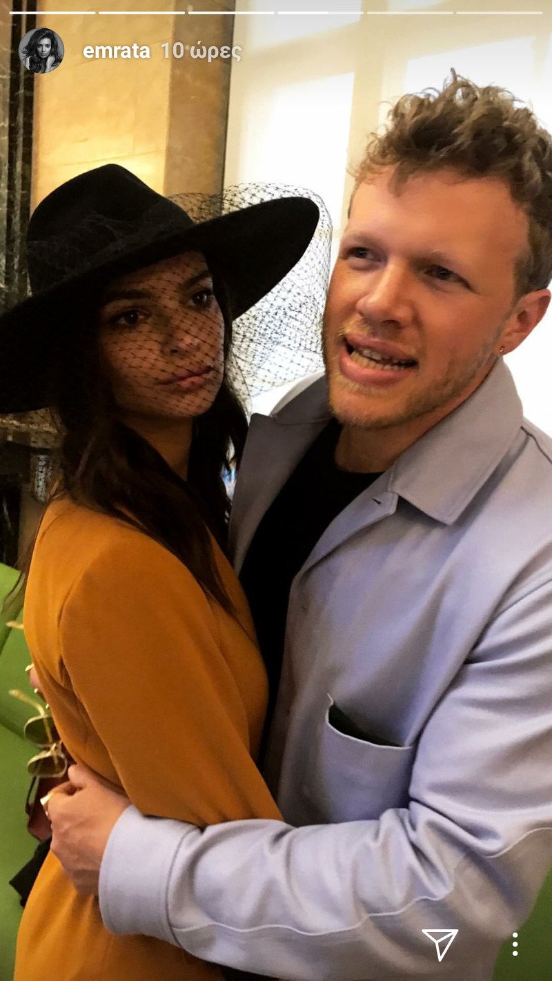 Γάμος-έκπληξη -Η Ραταϊκόφσκι παντρεύτηκε φορώντας ένα πορτοκαλί κοστούμι των 110 ευρώ από τα Zara [εικόνες] | iefimerida.gr 0