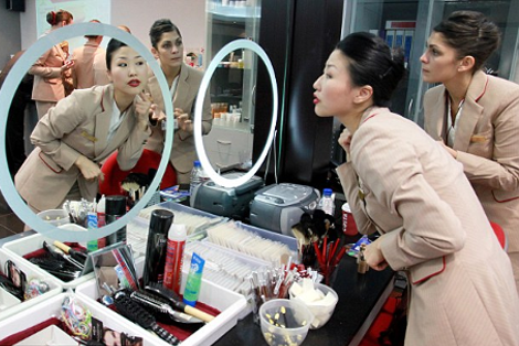 Τα κορίτσια θρύλος, αεροσυνοδοί της Εmirates αποκαλύπτουν τα μυστικά ομορφιάς τους -Τι κάνουν και μοιάζουν πάντα αψεγάδιαστες [εικόνες] | iefimerida.gr 1