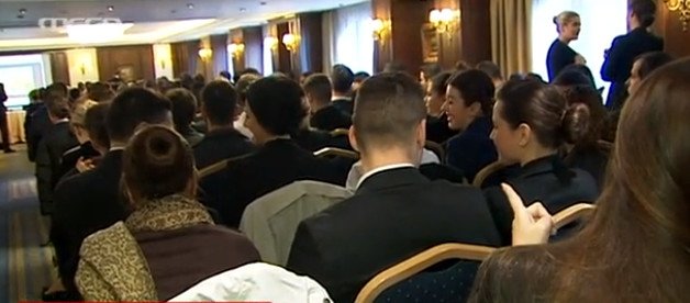 Ολα όσα έγιναν στη συνέντευξη της Emirates στην Αθήνα -Εκατοντάδες αγόρια και κορίτσια ντυμένα στην πένα διεκδίκησαν το όνειρο [εικόνες] | iefimerida.gr 10