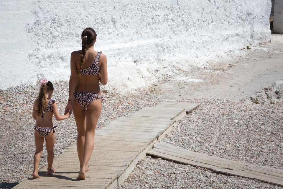 Emmanuela: Το ωραιότερα φετινά μαγιό είναι ελληνικά -Για εμφανίσεις αλά Μπριζίτ Μπαρντό [εικόνες] | iefimerida.gr 3