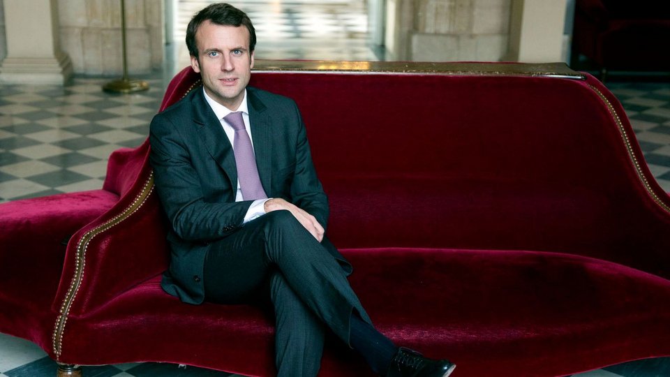 Τι έπαθε ο γάλλος υπουργός Εμανουέλ Μακρόν όταν βγήκε στο δρόμο να συναντήσει πολίτες [εικόνες+βίντεο] | iefimerida.gr 0