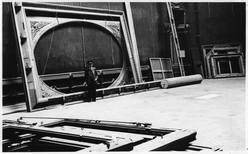 Σπάνιες φωτογραφίες εμβληματικών έργων τέχνης που μεταφέρονται για να διασωθούν από τον πόλεμο [εικόνες] | iefimerida.gr 4