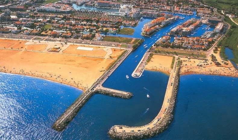 Empuriabrava: Η Βενετία της Ισπανίας που αποτελεί μια από τις μεγαλύτερες κατοικημένες μαρίνες στον κόσμο [εικόνες]  | iefimerida.gr 3