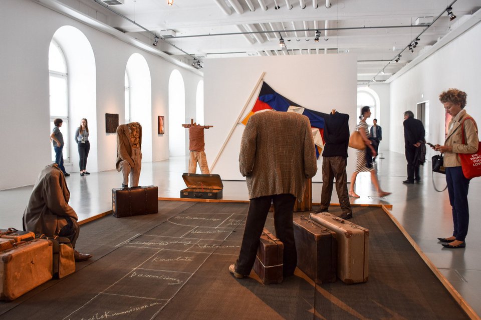 Ατέλειωτες ουρές για την έκθεση της ελληνικής συλλογής του ΕΜΣΤ στη Γερμανία [εικόνες]   | iefimerida.gr 0