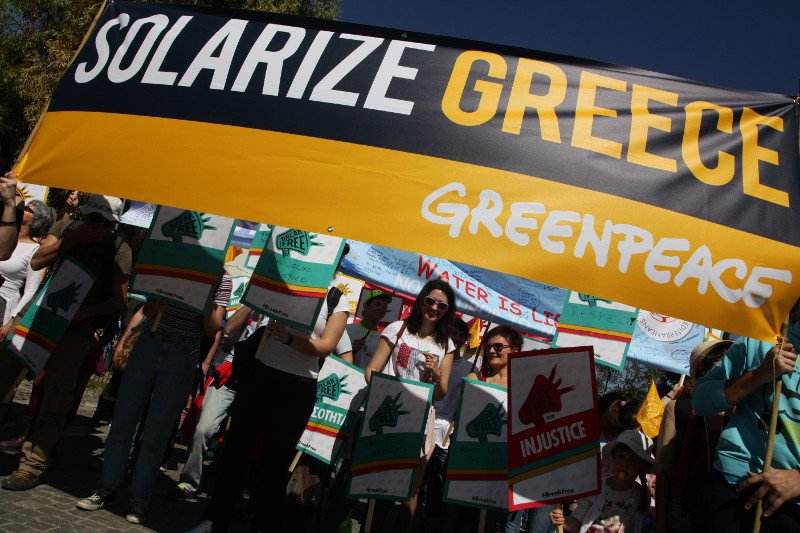 Break Free: Χιλιάδες Αθηναίοι «έσπασαν τα δεσμά από τις κλιματικές αλλαγές» [εικόνες] | iefimerida.gr 2