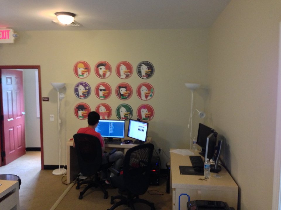 Το νέο ψαχτήρι που ανταγωνίζεται την Google: Το «παπί» εκσυγχρονίζει τα γραφεία του [εικόνες] | iefimerida.gr 0