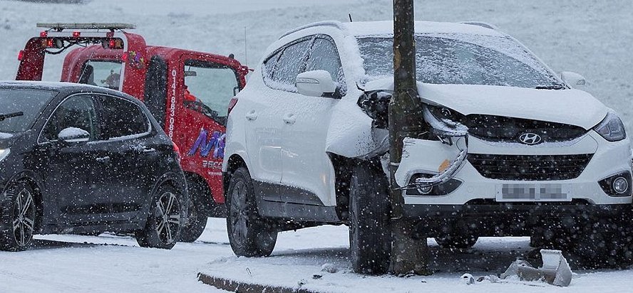 O χιονιάς χτυπά τώρα την Αγγλία - Ακυρώθηκαν 80 πτήσεις στο αεροδρόμιο Χίθροου [εικόνες] | iefimerida.gr 0