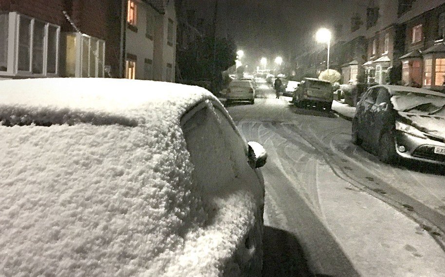 Δύσκολη νύχτα στη Βρετανία - Στους -9 η θερμοκρασία, εκκενώθηκαν χωριά [εικόνες] | iefimerida.gr 2