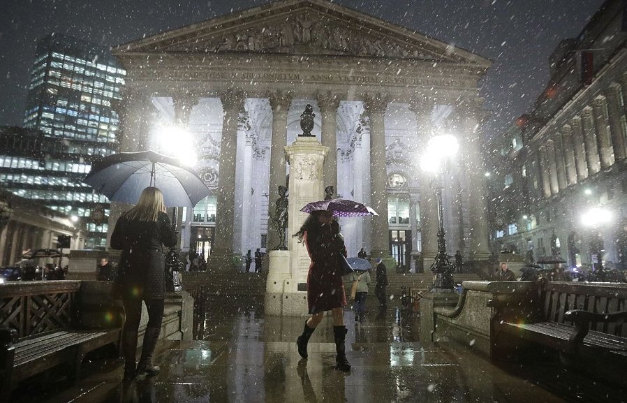 Δύσκολη νύχτα στη Βρετανία - Στους -9 η θερμοκρασία, εκκενώθηκαν χωριά [εικόνες] | iefimerida.gr 1