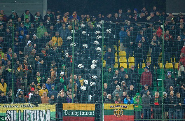 Μάχες σώμα με σώμα στο Βίλνιους – Αγριο ξύλο Λιθουανών και Αγγλων στα προκριματικά [εικόνες & βίντεο] | iefimerida.gr 2