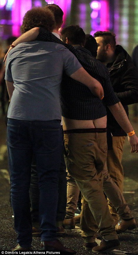 Η ξέφρενη νύχτα των Βρετανών -Δείτε πώς γλέντησαν την αλλαγή του χρόνου [εικόνες] | iefimerida.gr 2