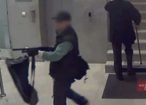 Αυτός είναι ο ένοπλος που άνοιξε πυρ στο Παρίσι [εικόνα & βίντεο] | iefimerida.gr 1