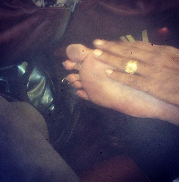 Η ντροπή των επιβατών αεροπλάνων: Γυμνά πόδια στα κεφάλια άλλων, σακουλάκια με ούρα, λυμένες ζώνες [εικόνες] | iefimerida.gr 29