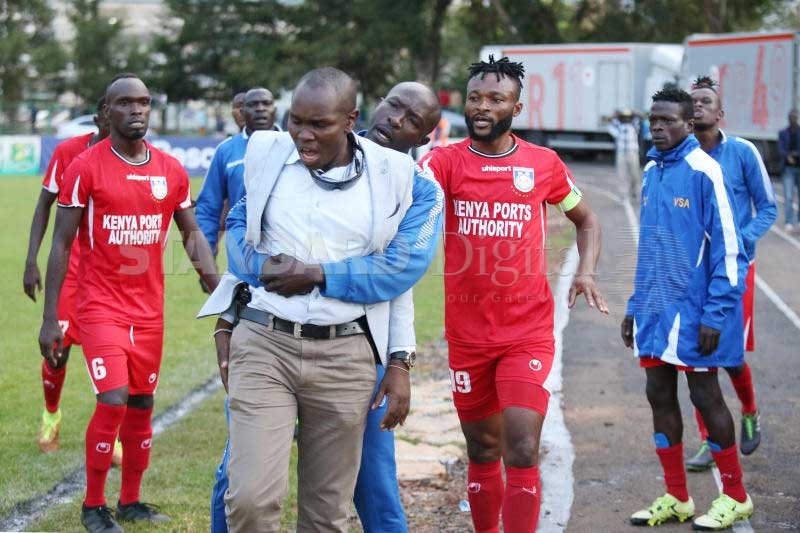 Kένυα: Ντου άνδρα στον αγωνιστικό χώρο με όπλο -Την ώρα ποδοσφαιρικού αγώνα [εικόνες] | iefimerida.gr 3