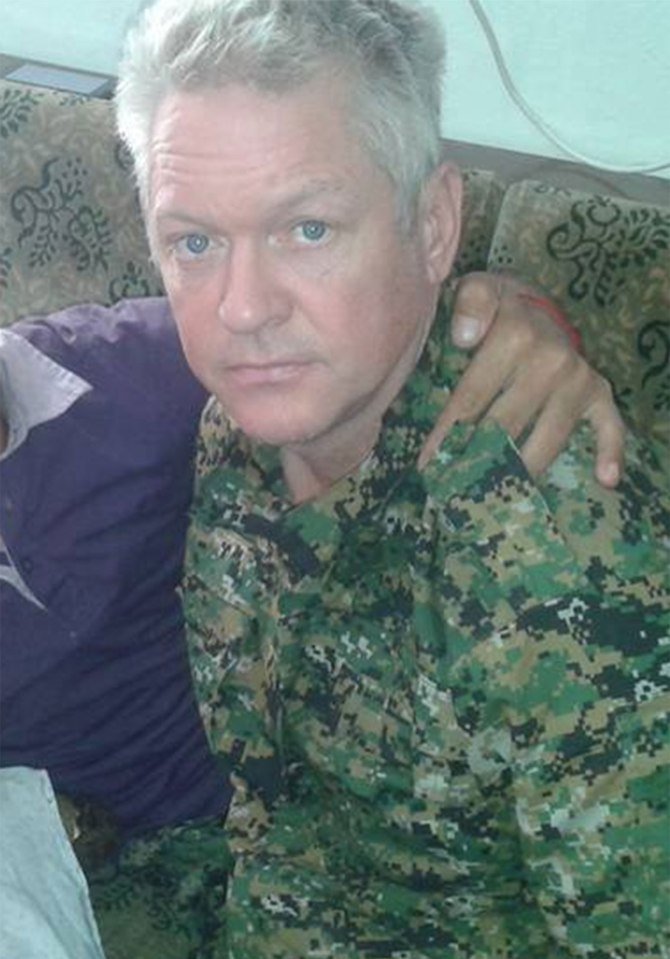 Βρετανός ηθοποιός παράτησε το Χόλιγουντ για να πολεμήσει κατά του ISIS στη Ράκα [εικόνες & βίντεο]  | iefimerida.gr 2