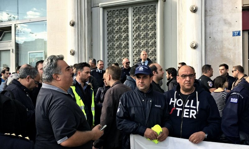 Συγκέντρωση διαμαρτυρίας Σωμάτων Ασφαλείας στο Γενικό Λογιστήριο του Κράτους | iefimerida.gr 0