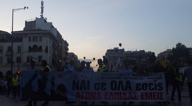 Πορεία ενστόλων στο κέντρο της Θεσσαλονίκης -Παρών και ο αρχηγός της ΕΛ.ΑΣ! [εικόνες&βίντεο] | iefimerida.gr 9