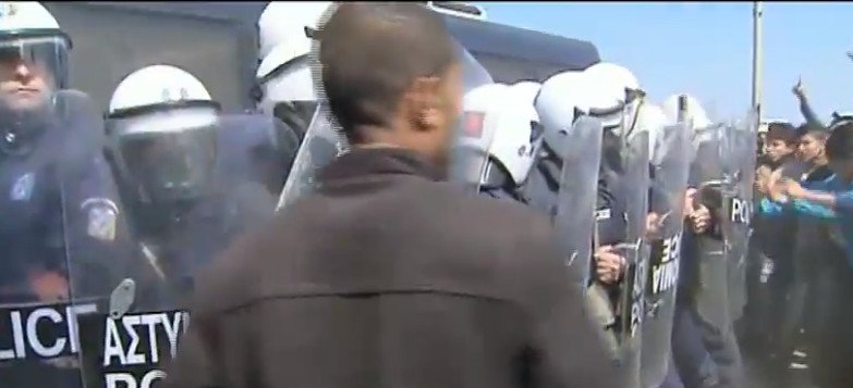 Ενταση ξανά στην Ειδομένη -Πετροπόλεμος μεταξύ προσφύγων και ΜΑΤ [εικόνες] | iefimerida.gr 5