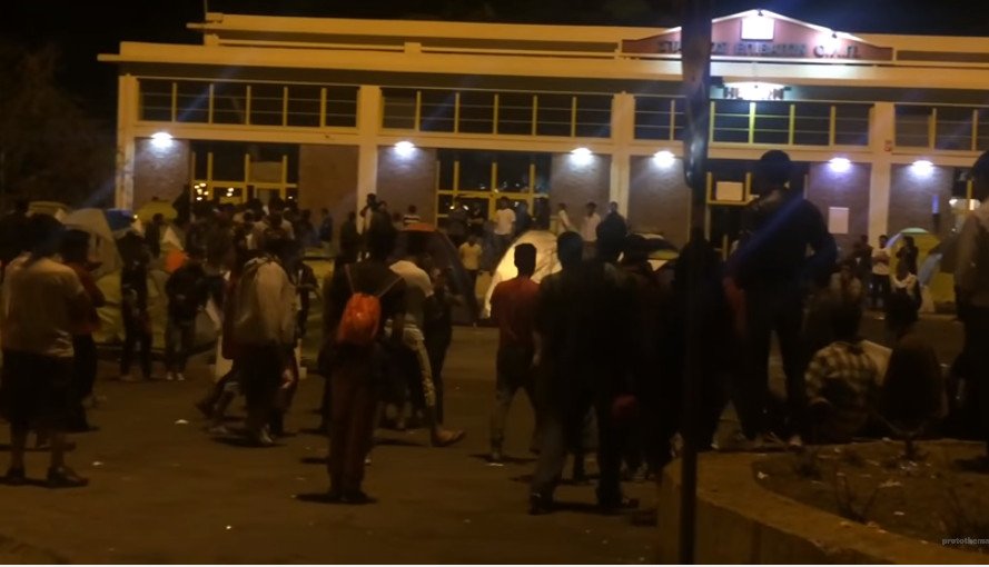 Νέα επεισόδια στον Πειραιά -Πιάστηκαν στα χέρια Αφγανοί και Σύροι [εικόνες] | iefimerida.gr 0