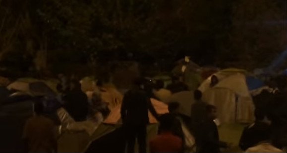 Νέα επεισόδια στον Πειραιά -Πιάστηκαν στα χέρια Αφγανοί και Σύροι [εικόνες] | iefimerida.gr 3