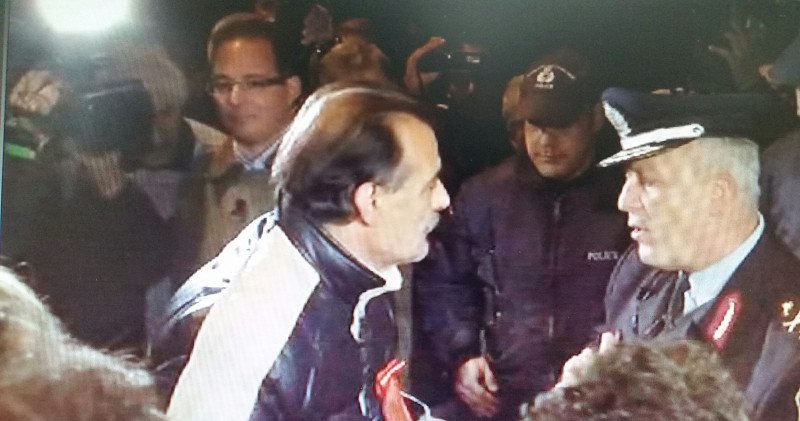 Ενταση έξω από το Μαξίμου: Συνταξιούχοι έσπασαν τον κλοιό και διαμαρτυρήθηκαν [εικόνες] | iefimerida.gr 5