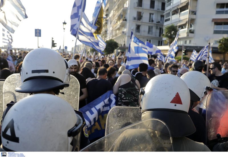 Θεσσαλονίκη: Ένταση και επεισόδια στην πορεία διαμαρτυρίας για το όνομα της Μακεδονίας [εικόνες & βίντεο] | iefimerida.gr 5