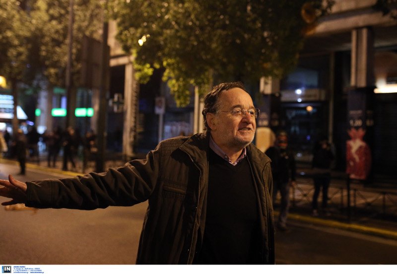 Οδοφράγματα και μολότοφ στο Πολυτεχνείο -Βροχή από χημικά στα συλλαλητήρια κατά Ομπαμα [εικόνες&βίντεο] | iefimerida.gr 11