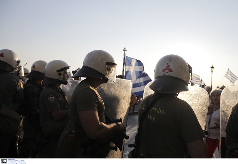 Θεσσαλονίκη: Ένταση και επεισόδια στην πορεία διαμαρτυρίας για το όνομα της Μακεδονίας [εικόνες & βίντεο] | iefimerida.gr 4