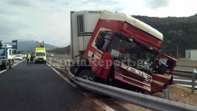 Ενα... έντομο παραλίγο να προκαλέσει πολύνεκρο τροχαίο στην εθνική οδό [εικόνες] | iefimerida.gr 0