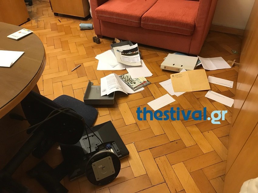Θεσσαλονίκη: Επίθεση κουκουλοφόρων στα γραφεία της Ένωσης Συντακτών [εικόνες] | iefimerida.gr 3