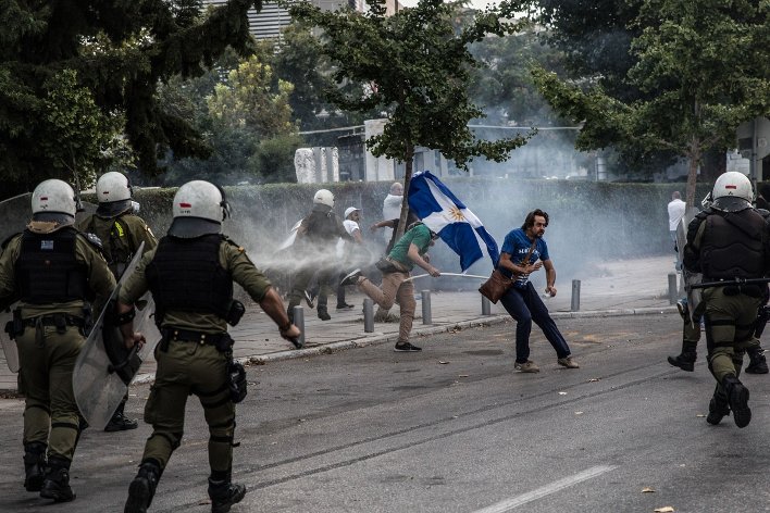 Θεσσαλονίκη: Μερίδα διαδηλωτών επιτέθηκε σε δημοσιογράφους και εικονολήπτες | iefimerida.gr 0