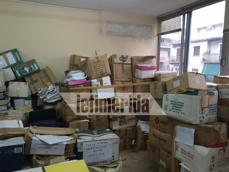 Σε κατάληψη οι εργαζόμενοι του ΕΟΠΥΥ -Καταγγέλλουν άθλιες συνθήκες εργασίας [εικόνες] | iefimerida.gr 2