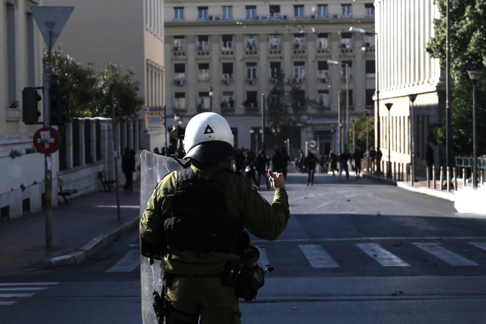 Κουκουλοφόροι διέλυσαν τα πάντα το πρωί της Τετάρτης στο κέντρο της Αθήνας [εικόνες & βίντεο] | iefimerida.gr 14
