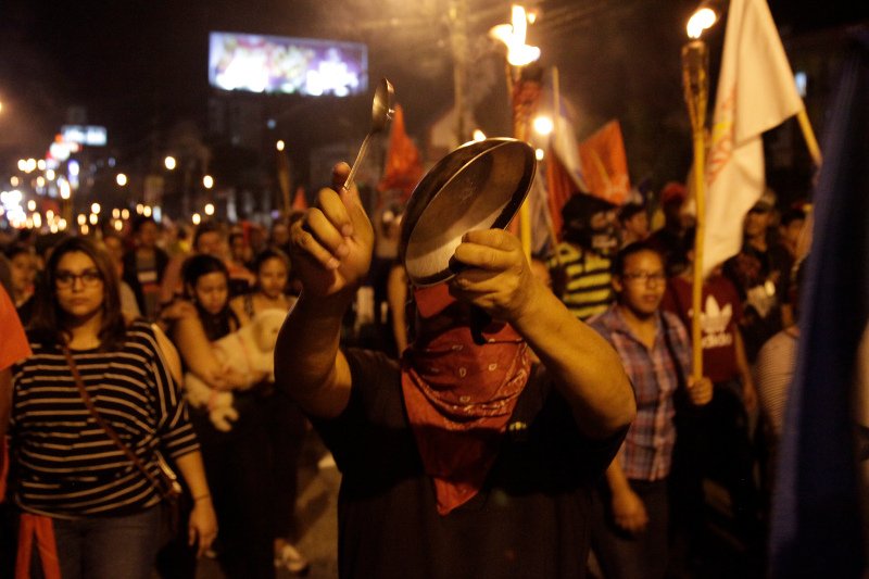 Ενταση στην Ονδούρα μετά τις εκλογές -Στρατός και αστυνομία στο δρόμο [εικόνες] | iefimerida.gr 4