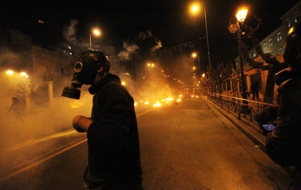 Επεισόδια, πετροπόλεμος και μολότοφ στη μνήμη του Αλέξη | iefimerida.gr 0