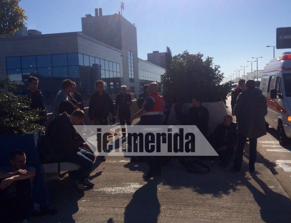 Αγριες συμπλοκές Σέρβων και Κροατών χούλιγκαν στο «Ελ. Βενιζέλος» [εικόνες & βίντεο] | iefimerida.gr 4