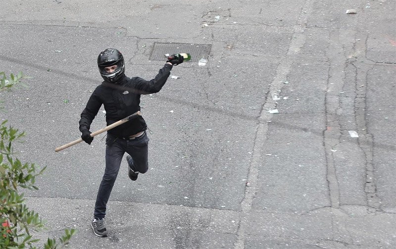 Επεισόδια στις φοιτητικές εκλογές -Ξύλο και μολότοφ στο Παιδαγωγικό [εικόνες&βίντεο] | iefimerida.gr 2