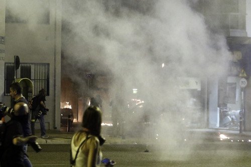 Ενταση στην πορεία μνήμης για τον Παύλο Φύσσα -Επεισόδια έξω από τη ΓΑΔΑ, 8 προσαγωγές [εικόνες & βίντεο] | iefimerida.gr 6