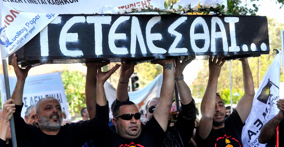 Κύπρος: Συμπλοκές έξω από την Βουλή [εικόνες] | iefimerida.gr 4