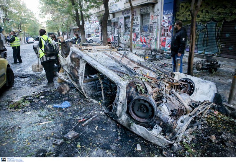 Απίστευτες εικόνες από τα ερείπια που άφησαν πίσω τους οι κουκουλοφόροι- φωτογραφία intimenews