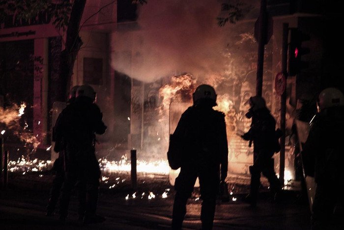 Επεισόδια και βανδαλισμοί στην επέτειο μνήμης του Γρηγορόπουλου | iefimerida.gr 1