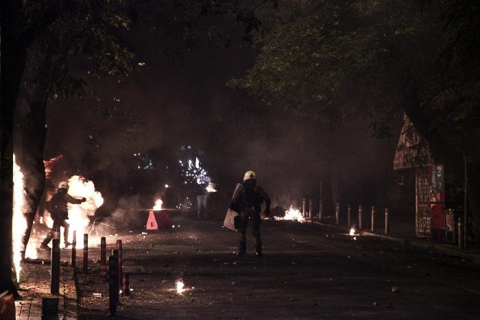 Επεισόδια και βανδαλισμοί στην επέτειο μνήμης του Γρηγορόπουλου | iefimerida.gr 2