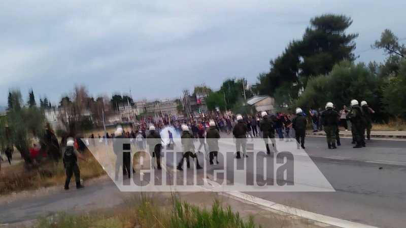 Επεισόδια στο Μενίδι -Πυρπόλησαν σπίτια Ρομά, πυροβολισμοί στον αέρα από τον καταυλισμό [εικόνες & βίντεο] | iefimerida.gr 5