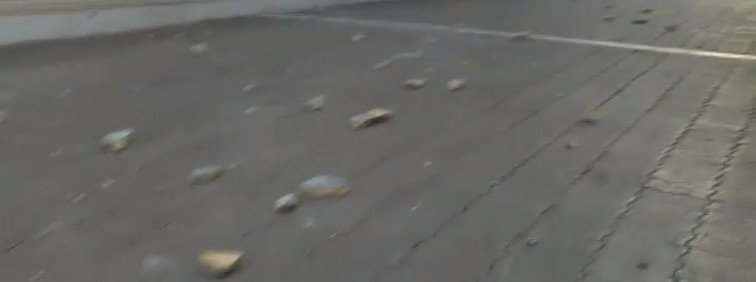 Χούλιγκαν πέταξαν πέτρες στο κτίριο του ΣΚΑΪ -Αναποδογύρισαν μοτοσικλέτες [εικόνες] | iefimerida.gr 10