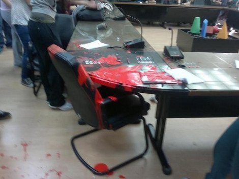 Αγρια επεισόδια στο ΤΕΙ Πάτρας - Εξι φοιτητές τραυματίες [εικόνες] | iefimerida.gr 1