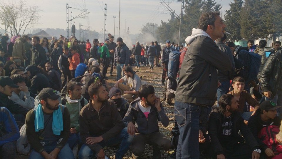 Επεισόδια στην Ειδομένη -Οι Σκοπιανοί ρίχνουν χημικά [εικόνες & βίντεο] | iefimerida.gr 4